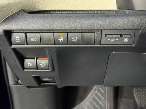 Used 2024 Toyota Sienna Platinum image 19