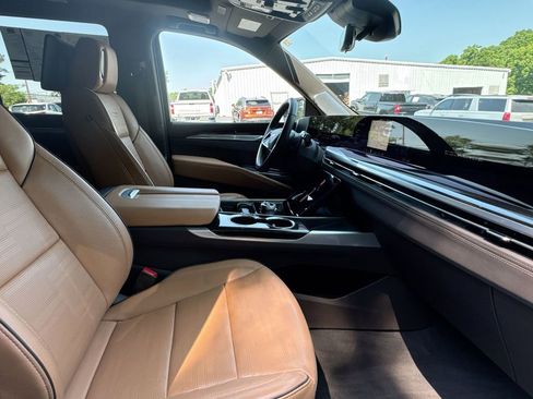 Used 2025 Cadillac Escalade Premium Luxury w/ Touring Package AWD/4WD image 32