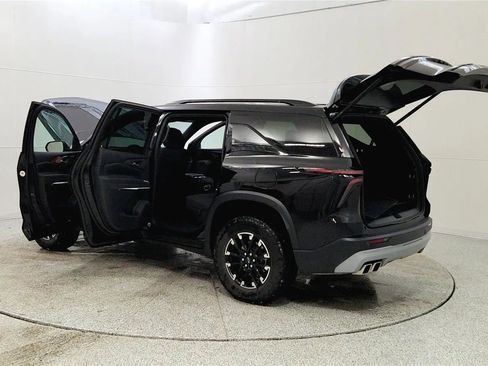 Used 2024 Chevrolet Traverse Z71 image 11