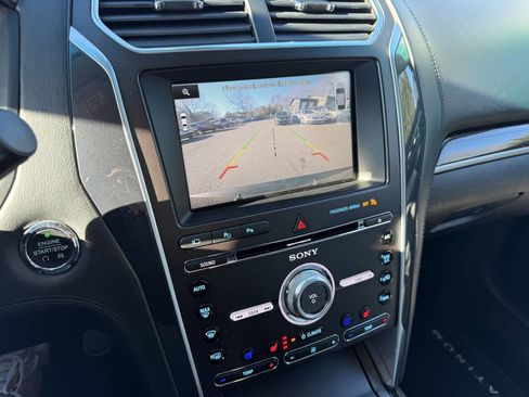 Used 2016 Ford Explorer Platinum image 23