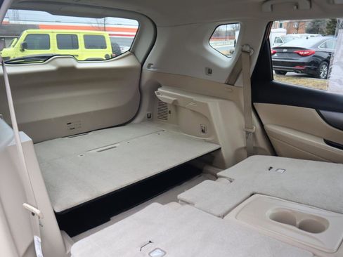 Used 2015 Nissan Rogue SV w/ SV Moonroof Package image 44