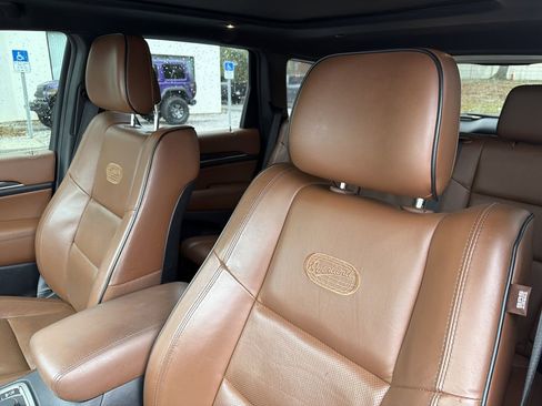 Used 2020 Jeep Grand Cherokee Overland image 12
