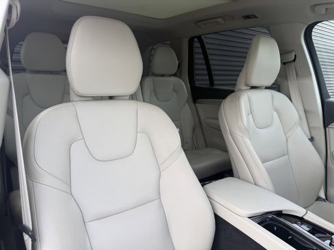 Used 2022 Volvo XC90 T5 Momentum w/ Protection Package Premier FWD image 23