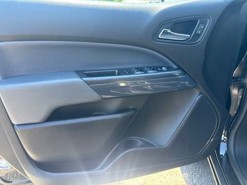 Used 2021 Chevrolet Colorado Z71 AWD/4WD image 16