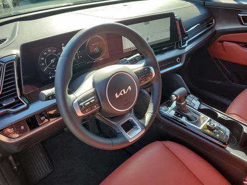 Certified 2025 Kia Sportage SX image 24