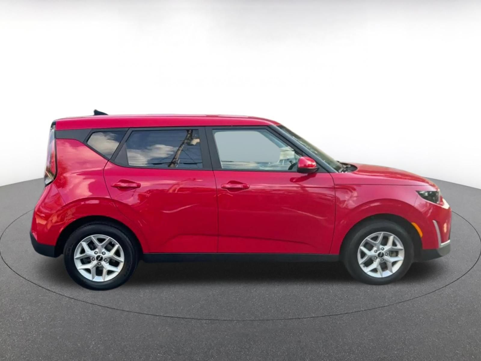 Used 2025 Kia Soul LX w/ LX Technology Package FWD image 15