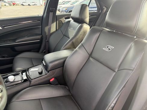 Used 2022 Chrysler 300 S w/ Comfort Group image 11