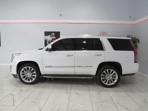 Used 2016 Cadillac Escalade Luxury image 6