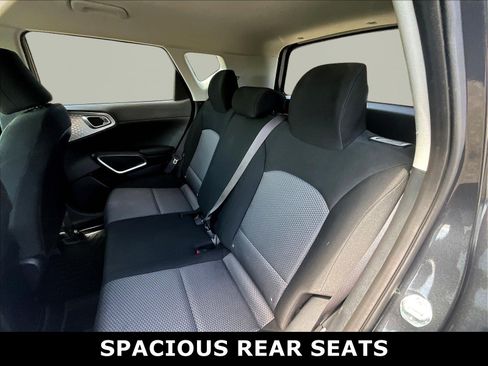 Used 2025 Kia Soul LX w/ LX Technology Package FWD image 3