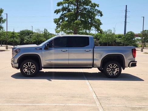 Used 2025 GMC Sierra 1500 AT4 w/ AT4 Premium Package AWD/4WD image 4