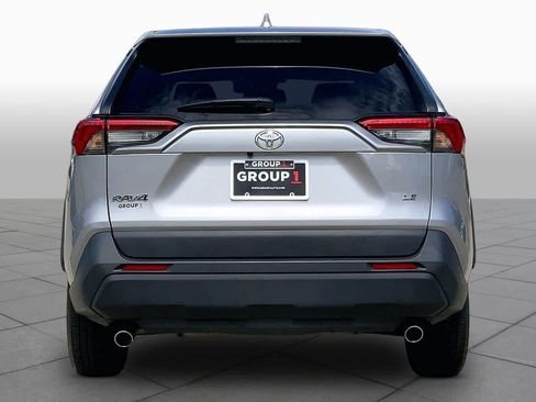 Used 2024 Toyota RAV4 LE FWD image 5
