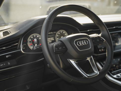 Certified 2025 Audi Q7 Premium Plus image 10