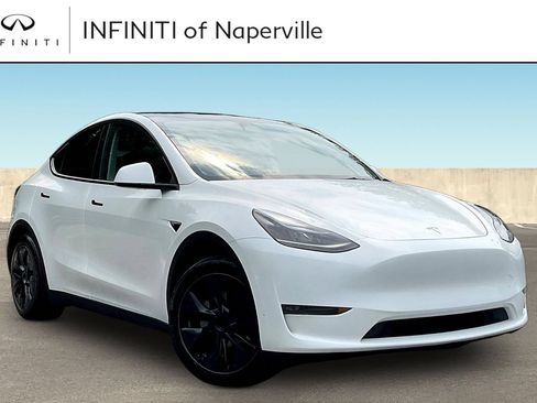 Used 2024 Tesla Model Y Long Range AWD/4WD image 1