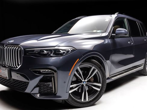 Used 2021 BMW X7 xDrive40i w/ M Sport Package AWD/4WD image 1