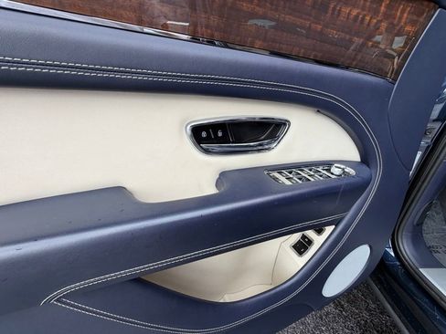 Used 2021 Bentley Bentayga AWD/4WD image 12
