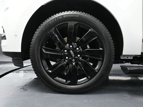 Used 2024 Lincoln Navigator L Reserve w/ Equipment Group 201A AWD/4WD image 17