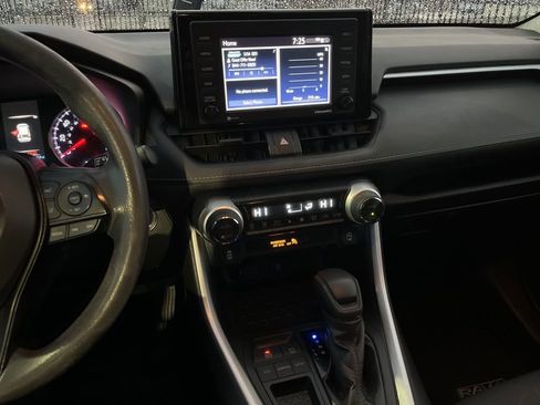 Used 2021 Toyota RAV4 XLE image 18