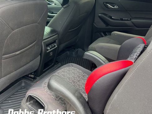 Used 2023 Chevrolet Traverse LT FWD image 11