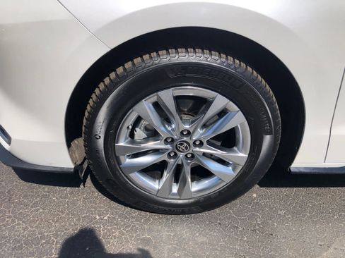 Used 2024 Toyota Sienna Limited AWD/4WD image 34