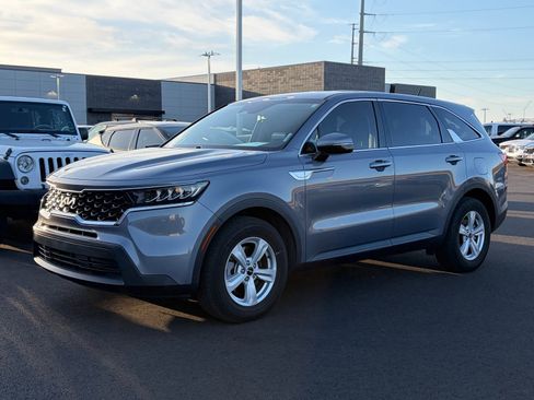 Certified 2023 Kia Sorento LX image 5