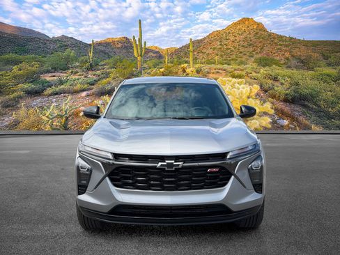 Used 2024 Chevrolet Trax RS FWD image 5