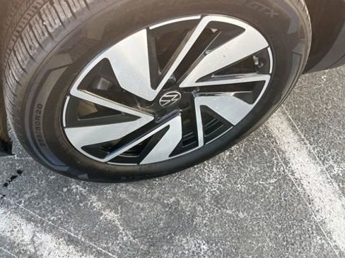 Used 2025 Volkswagen Atlas SE FWD image 9