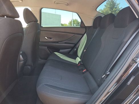 Used 2021 Hyundai Elantra SE FWD image 14
