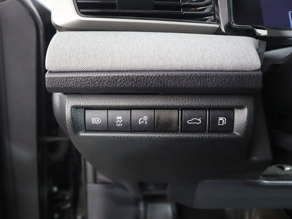Used 2025 Toyota Camry LE AWD/4WD image 33