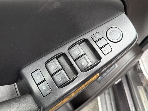 Used 2017 GMC Yukon Denali image 32