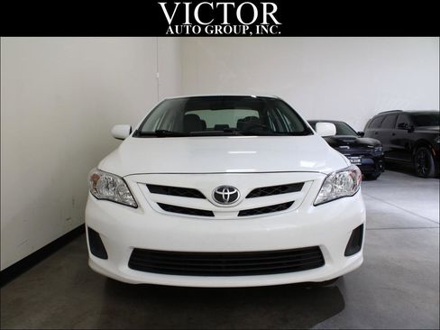 Used 2011 Toyota Corolla LE image 2