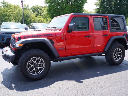 Used 2024 Jeep Wrangler Unlimited Rubicon AWD/4WD image 9