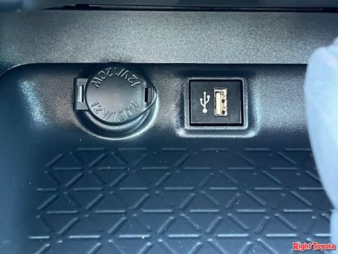 Certified 2025 Toyota RAV4 XLE AWD/4WD image 27