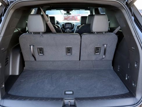 Used 2023 Chevrolet Traverse LT image 23