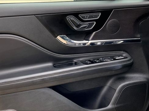 Used 2024 Lincoln Corsair Premiere image 20