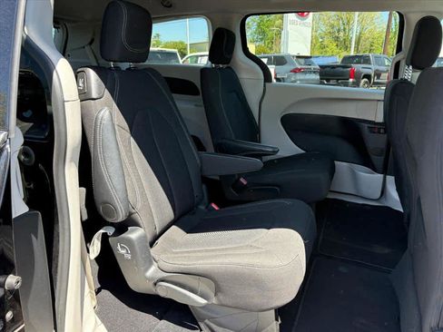 Used 2024 Chrysler Voyager LX FWD image 8