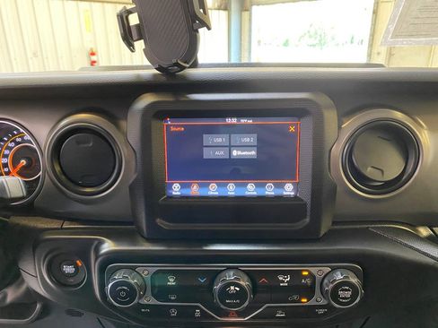 Used 2022 Jeep Gladiator Sport AWD/4WD image 38
