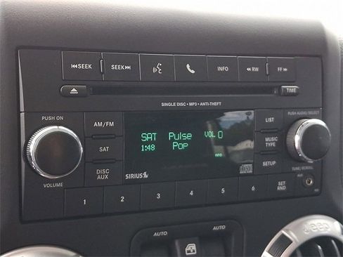 Used 2018 Jeep Wrangler Unlimited Sahara w/ Connectivity Group image 16