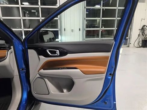 Used 2024 Jeep Compass Limited image 13