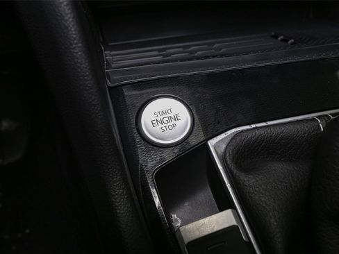 New 2025 Volkswagen Taos SEL image 20