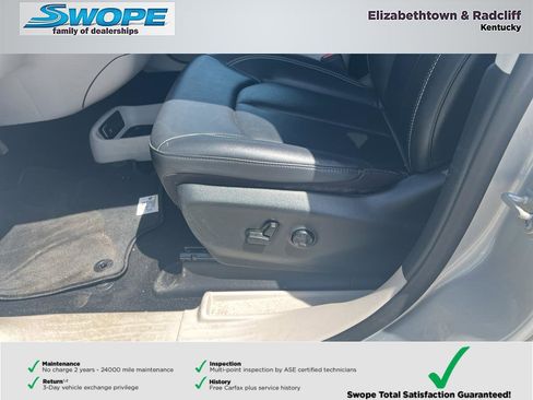 Used 2024 Chrysler Pacifica Touring-L FWD image 15