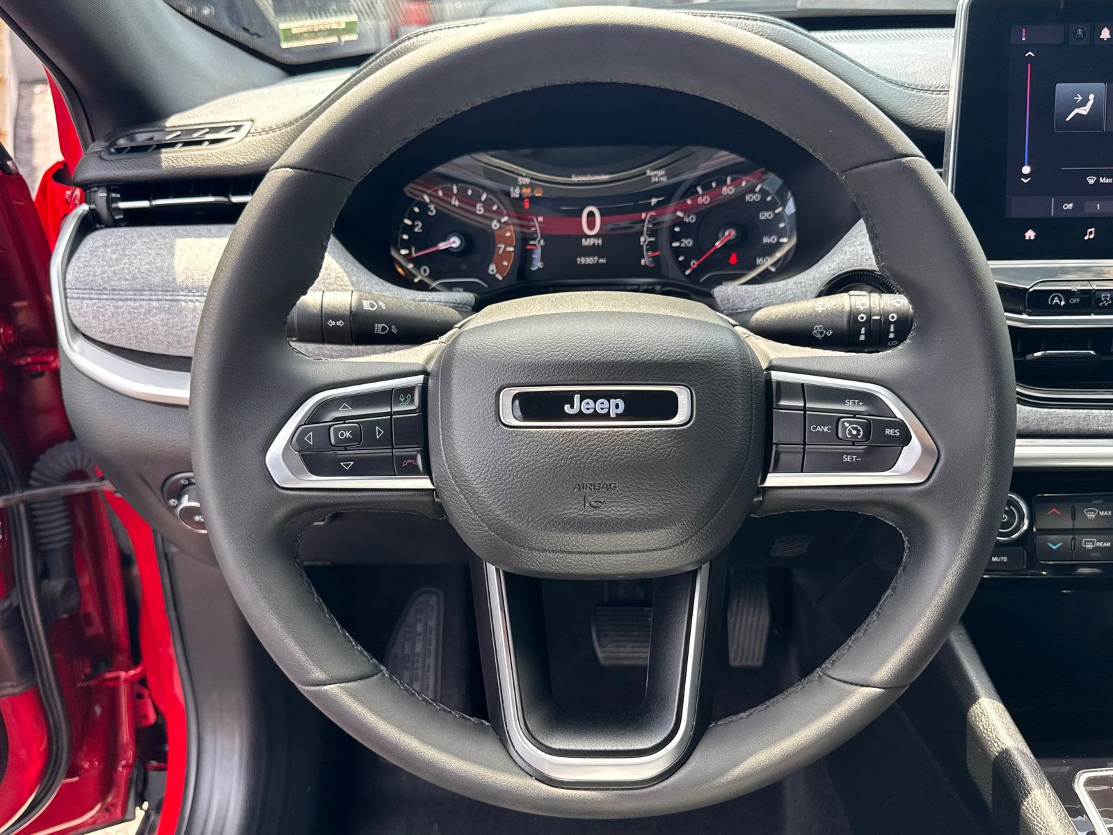 Used 2024 Jeep Compass Latitude AWD/4WD image 14