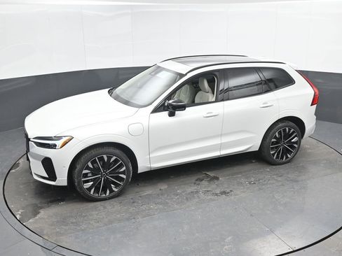 New 2026 Volvo XC60 T8 Ultra w/ Climate Package image 34