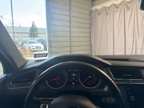 Used 2019 Volkswagen Tiguan SE FWD image 24