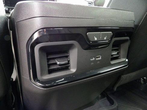 Used 2024 Chevrolet Silverado 1500 ZR2 image 11