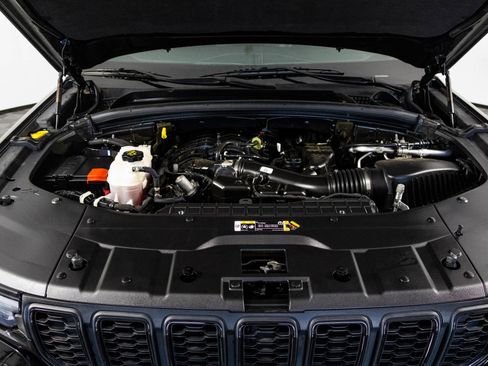 Used 2021 Jeep Grand Cherokee L Altitude image 45