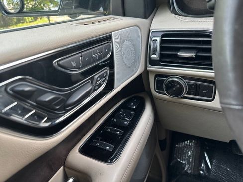 Used 2021 Lincoln Navigator L Reserve w/ Luxury Package AWD/4WD image 12