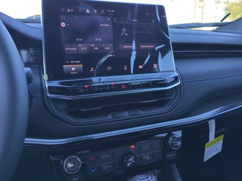 New 2026 Jeep Compass Latitude image 12