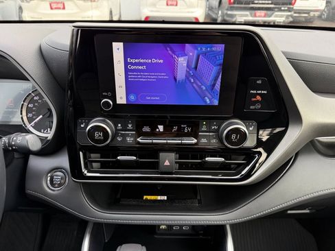 Certified 2023 Toyota Highlander XLE image 23