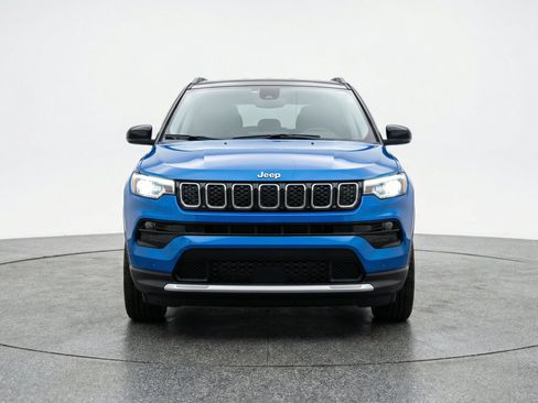 Used 2025 Jeep Compass Limited AWD/4WD image 2