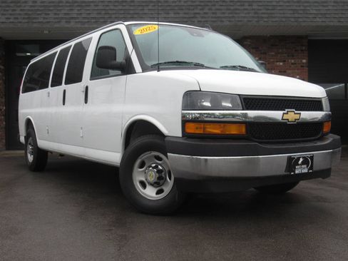Used 2025 Chevrolet Express 3500 LT w/ LT Preferred Equipment Group RWD image 2